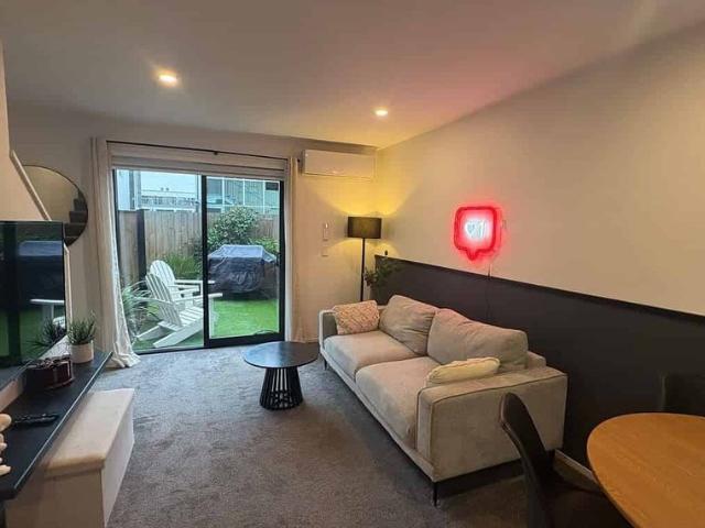Townhouse for rent in Heathcote, Canterbury