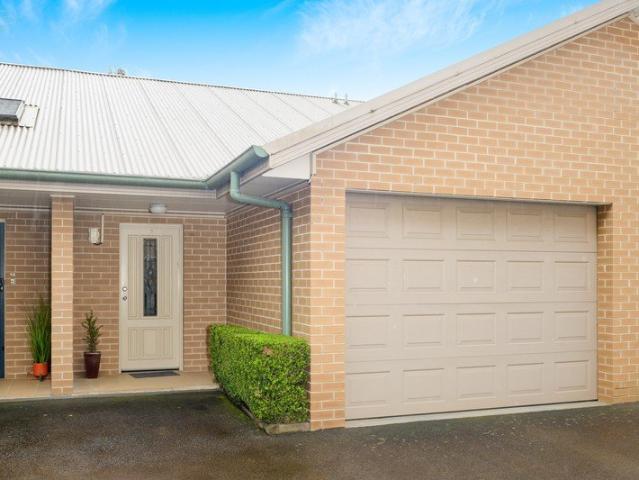 Townhouse for sale in Sutherland, New South Wales