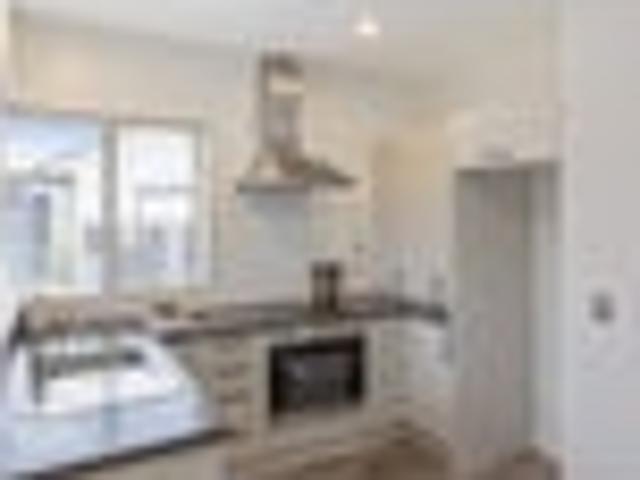 Townhouse for sale in Addington, Canterbury