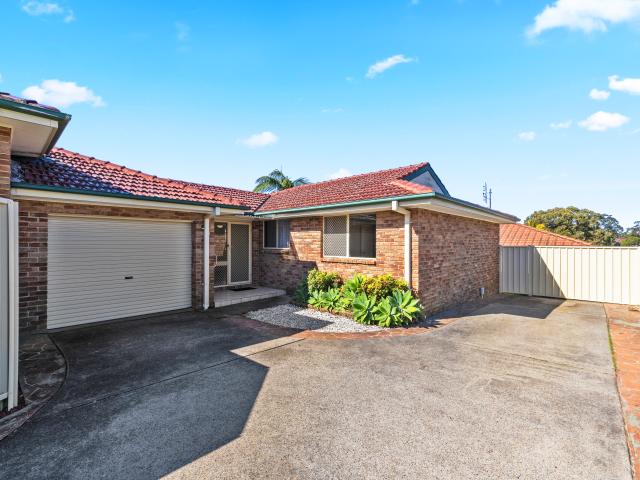Duplex for sale in Lake Haven, New South Wales