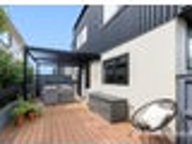 Townhouse for sale in Days Bay, Wellington