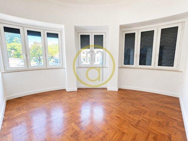 Apartamento alugar em São Mamede, Lisboa