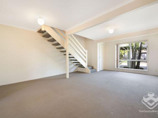 Townhouse for rent in Carrara, Gold Coast City