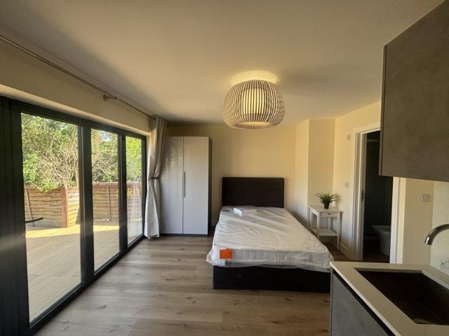 Studio for rent in Shepherd's Bush, Isle Of Man