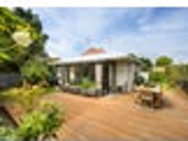 House for sale in Takaro