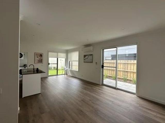 Townhouse for rent in Cowes, Victoria