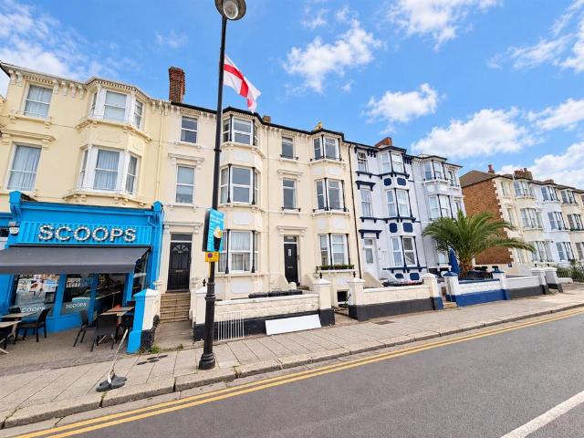 Apartment for rent in Oxenden, Canterbury
