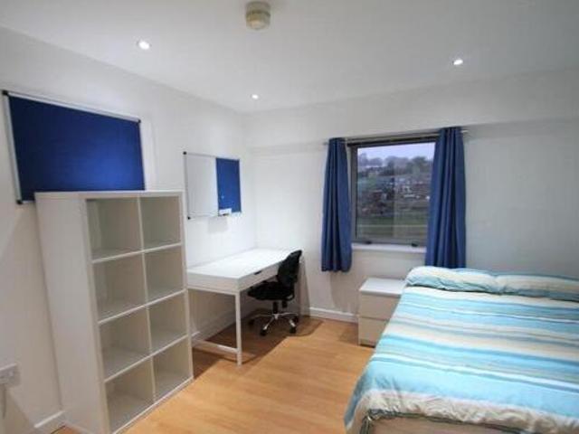 House for rent in Follaton, Strode