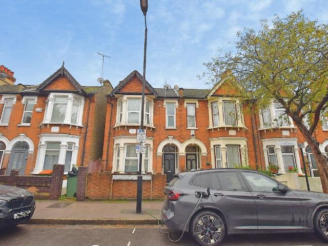 Apartment for rent in Plashet, Greater London