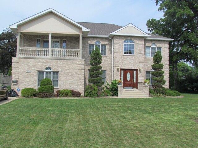 House for sale in Glenview