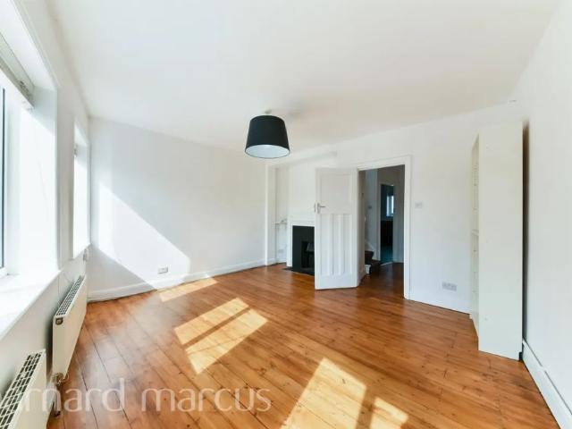 Apartment for rent in Worcester Park, Greater London