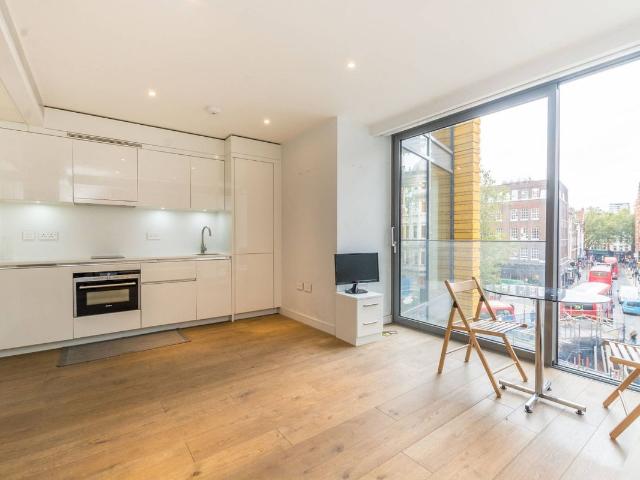 Studio for rent in Saint Giles, Bloomsbury