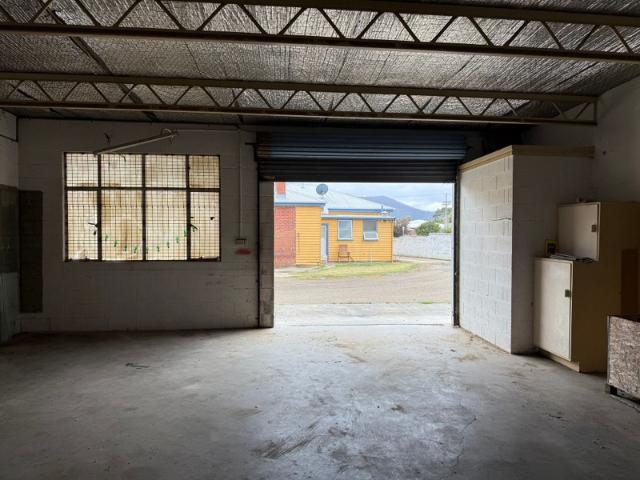 Warehouse for rent in Glenorchy