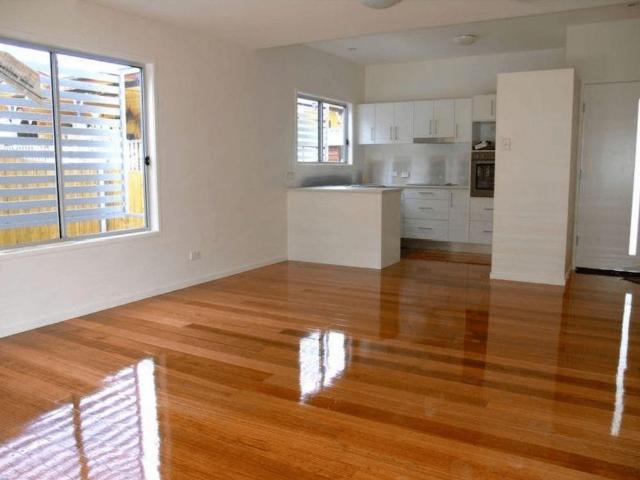 Townhouse for rent in Camp Hill, Greater Brisbane