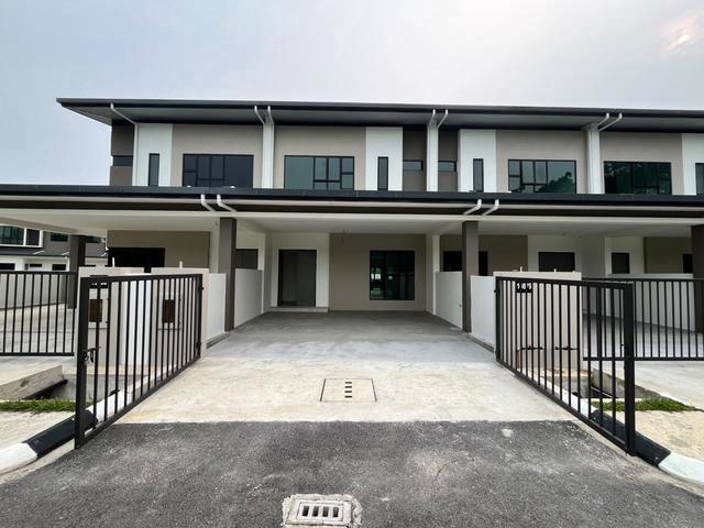 Terraced House for sale in Kuching, Bahagian Kuching