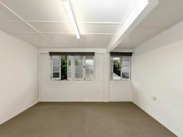 Apartment for rent in Westcourt, Cairns