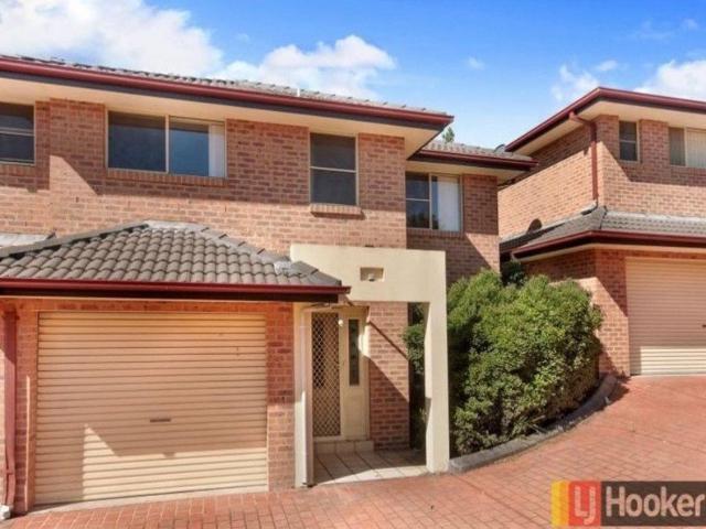 Townhouse for rent in Toongabbie, Sydney