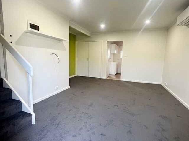 Townhouse for rent in Queanbeyan, New South Wales