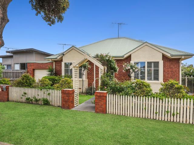 Apartment for sale in Ocean Grove, Victoria