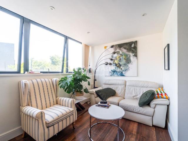 House for rent in Belsize Park, Greater London