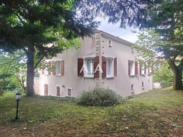 Maison vente à Confolens, Ruffec