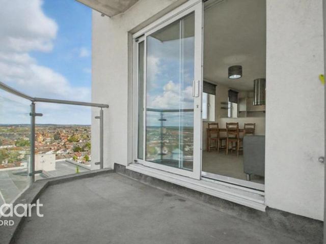 Apartment for rent in Seven Kings, Greater London
