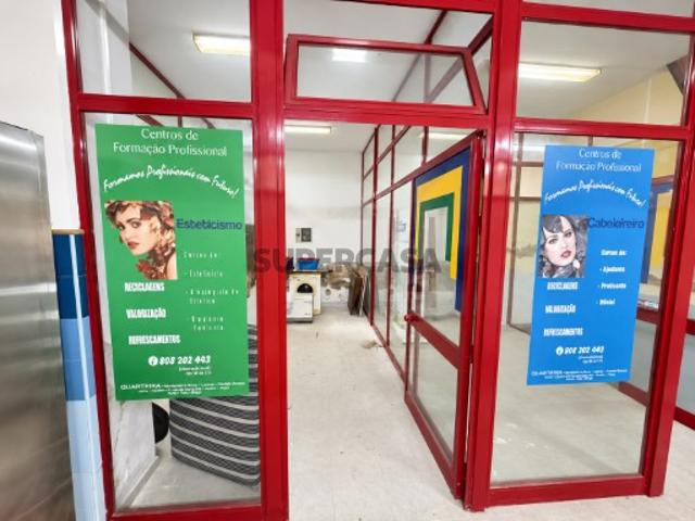 Armazém venda em Quarteira, Loulé