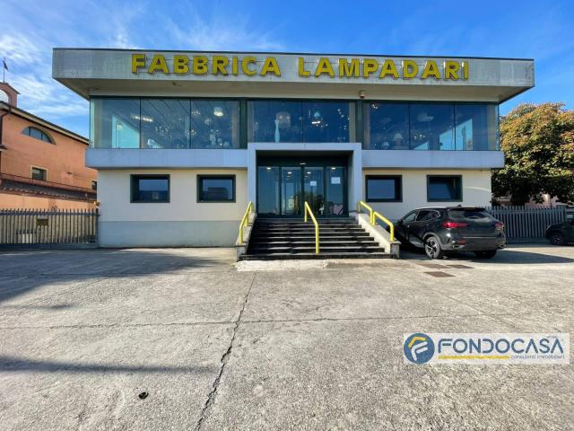 Locale Commerciale in vendita a Oltrarno, Calcinaia