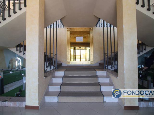 Locale Commerciale in vendita a Oltrarno, Calcinaia