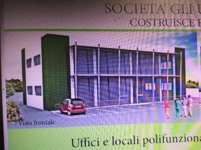 Locale Commerciale in vendita a Castelnuovo Magra, Liguria