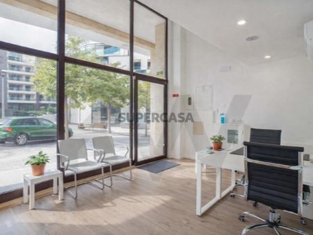 Escritório venda em Santiago Dos Velhos, Lisboa