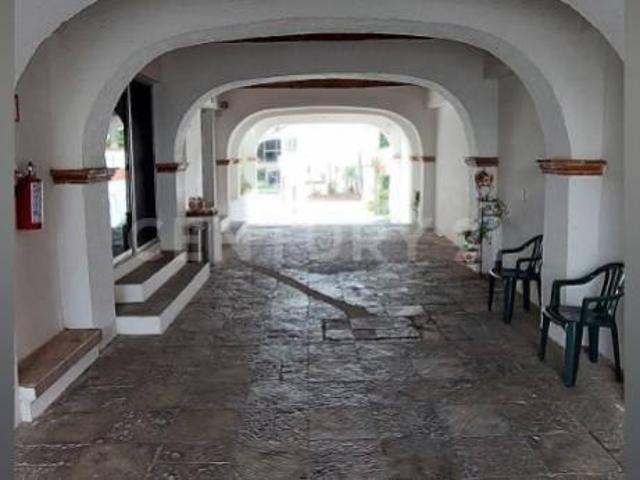 CASA con 2000 m2 de superficie de terreno, 18 recámaras en venta en Tequisquiapan Centro