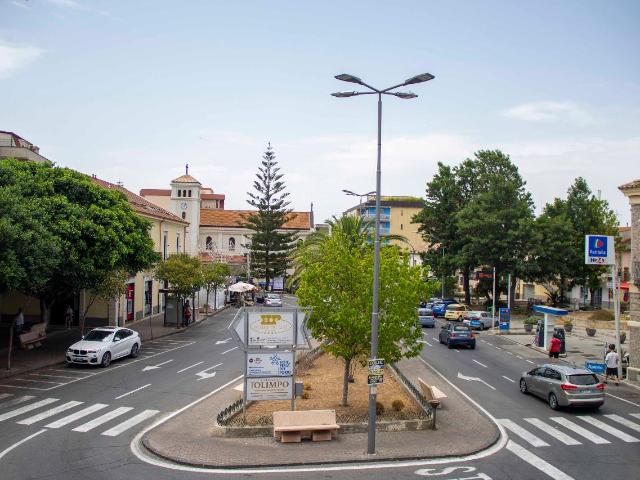 Locale Commerciale in affitto a Calabria, Catanzaro