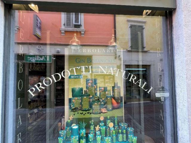 Locale Commerciale in affitto a Comunità della Vallagarina, Borgo Sacco