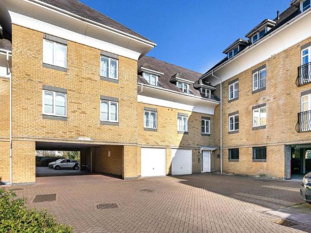 Apartment for rent in Horsell, Woking