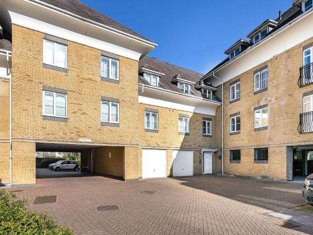 Apartment for rent in Horsell, Woking