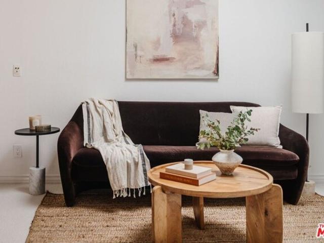 Condo for sale in Canoga Park, California