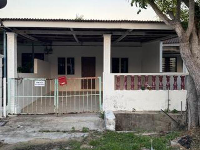 Terraced House for sale in Malaka