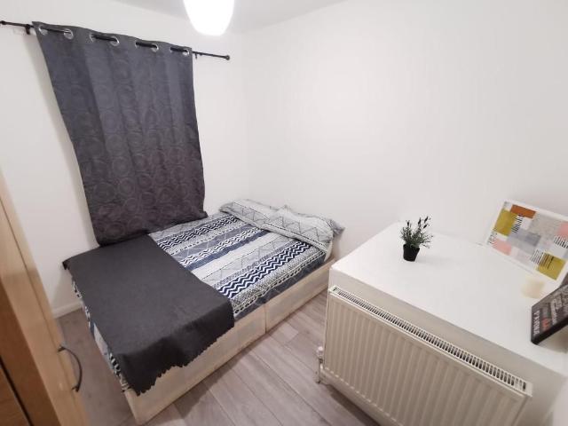 Room for rent in Stepney, Greater London