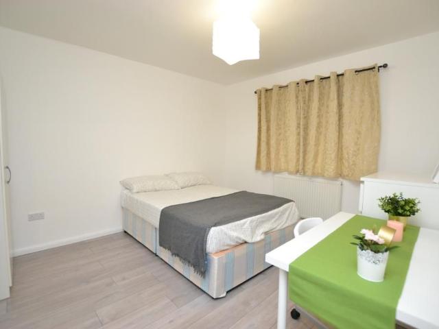 Room for rent in Stepney, Greater London