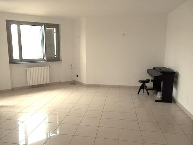 Appartamento in vendita a Cesano Maderno, Lombardia