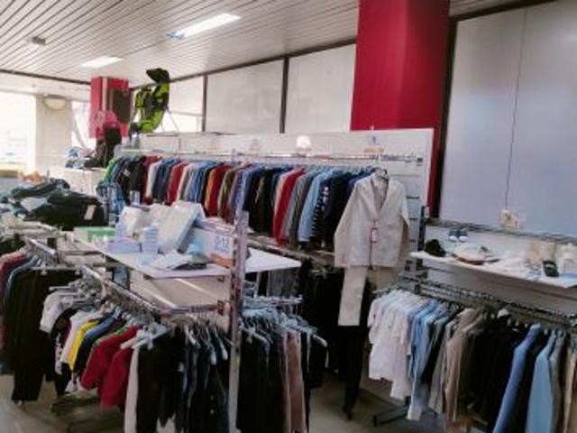 Locale Commerciale in affitto a Re, Reggio Emilia