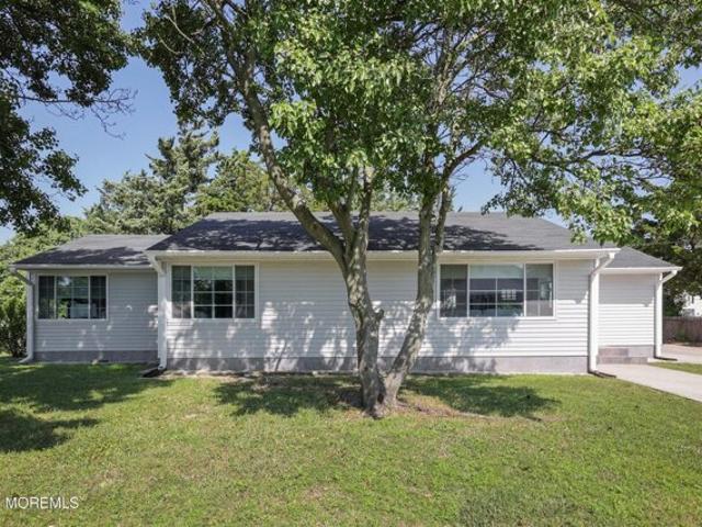 House for sale in Bayville, New Jersey