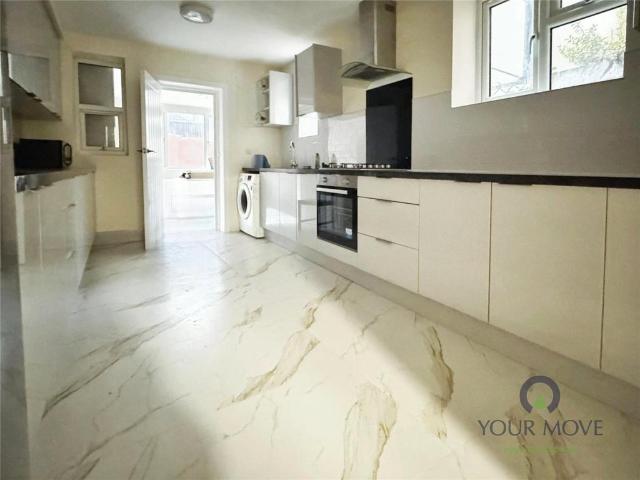 Apartment for rent in Roselands, Eastbourne