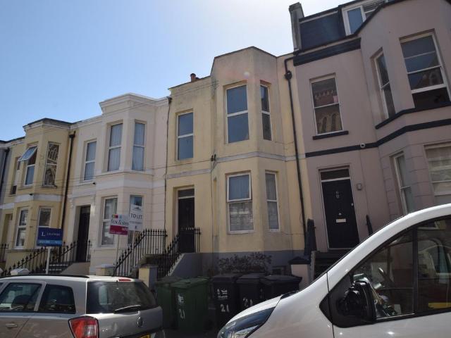 Apartment for rent in Roselands, Eastbourne