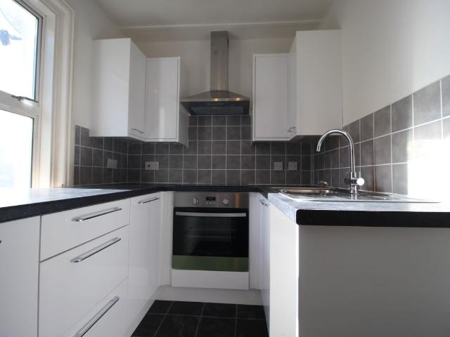 Apartment for rent in Roselands, Eastbourne