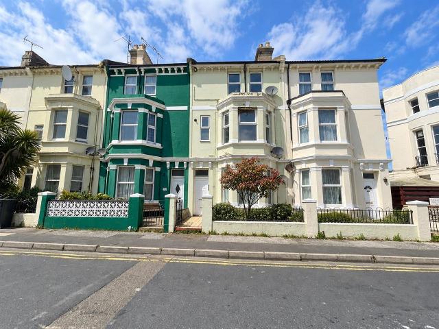 Apartment for rent in Roselands, Eastbourne