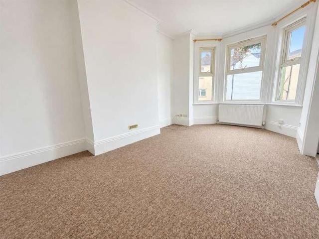Apartment for rent in Roselands, Eastbourne