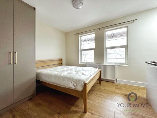 Apartment for rent in Roselands, Eastbourne