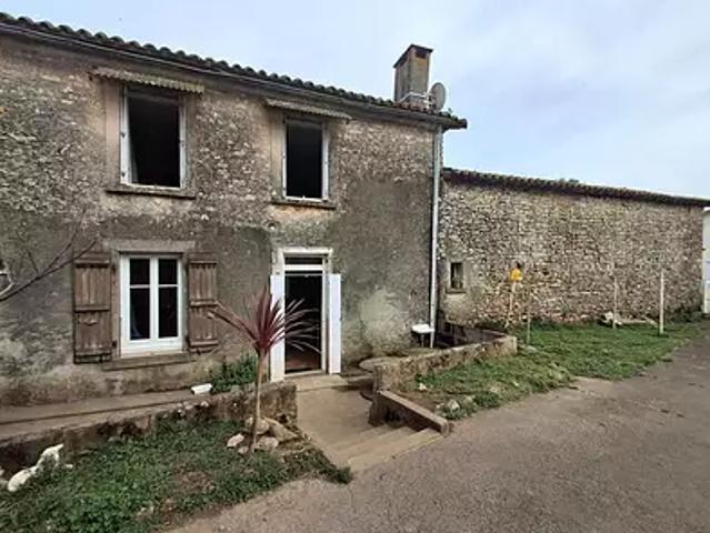 Maison vente à Fontenay-le-Comte, Cezais